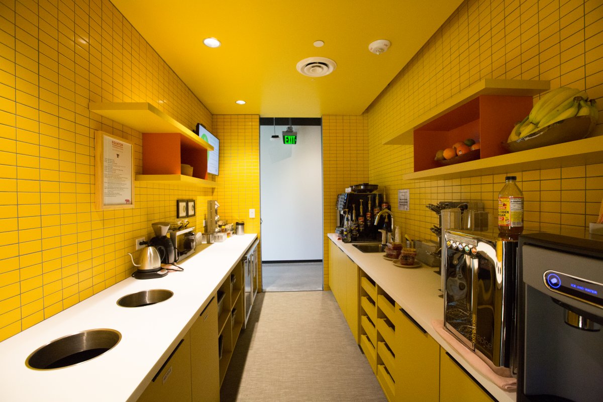 this-kitchen-would-make-me-think-of-coldplay-every-time-i-entered-it